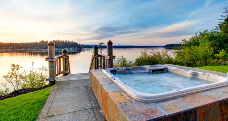 Take a Hot Tub Boat down the Thames Take a Hot Tub Boat down the Thames