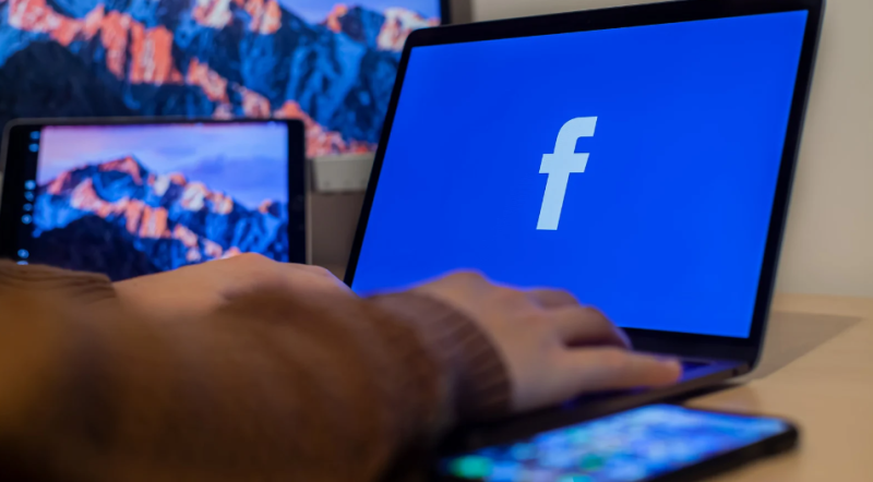 how to make friends list private on facebook