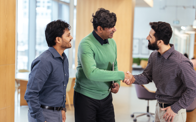 how to meet people in new city