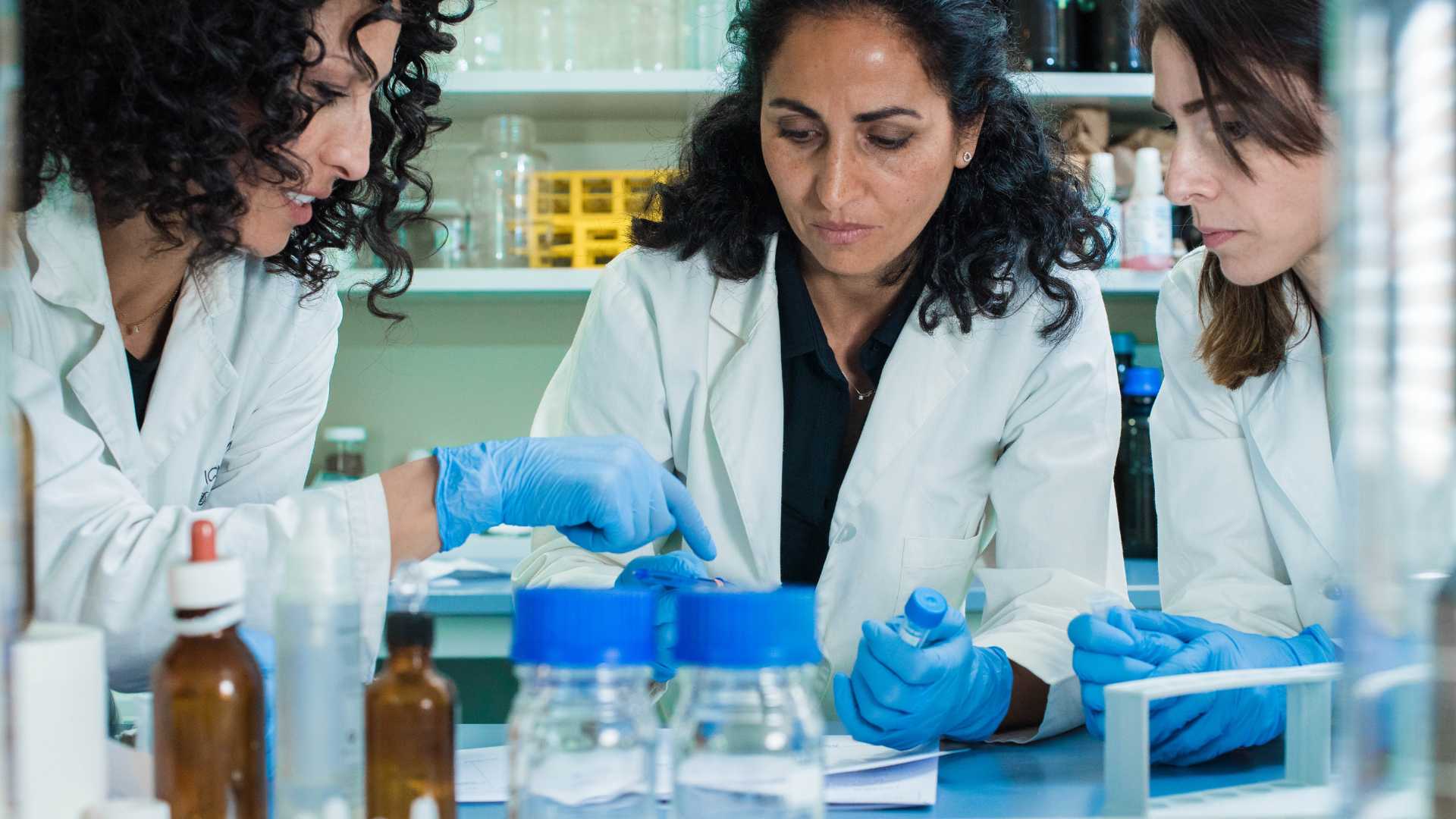 What Jobs Can You Get With a Chemistry Degree? - London Local News