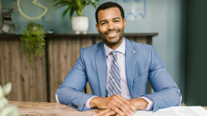 Qualifications and Requirements of Becoming an Agent