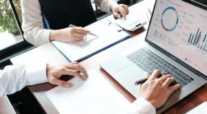 What are the Benefits of Investing in 6 Month Fixed Rate Bonds