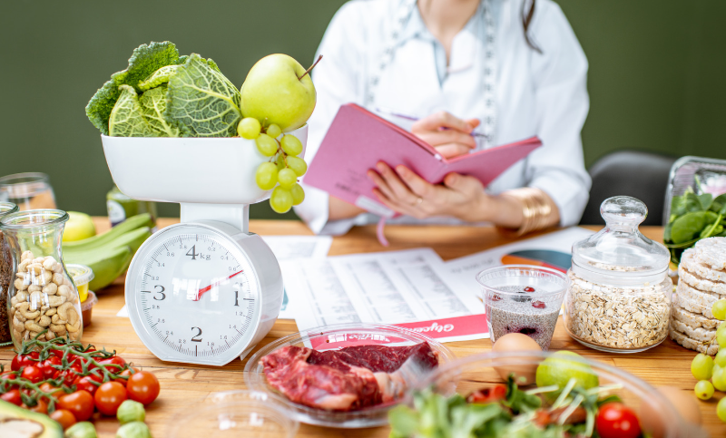 how to become a dietitian