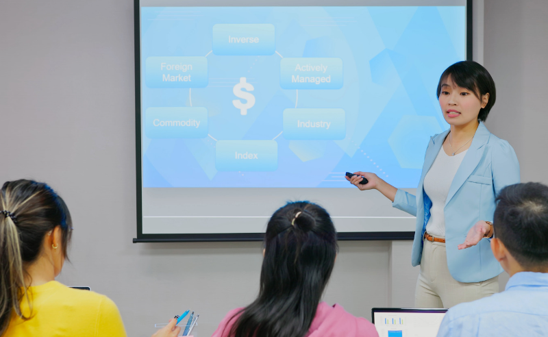 what jobs can you get with an economics degree