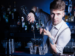 how to become a bartender.