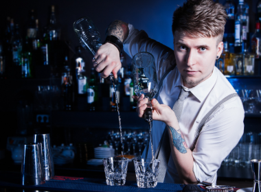 how to become a bartender.