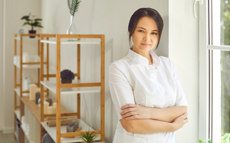 how to become a beautician