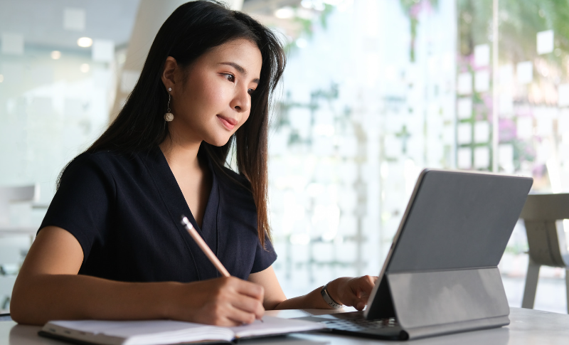 how to become a personal assistant