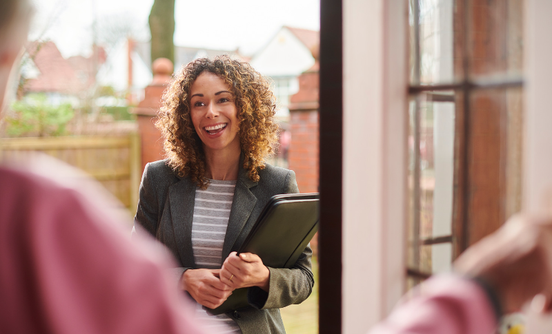 how to become a social worker without qualifications.