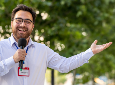 how to become a sports journalist