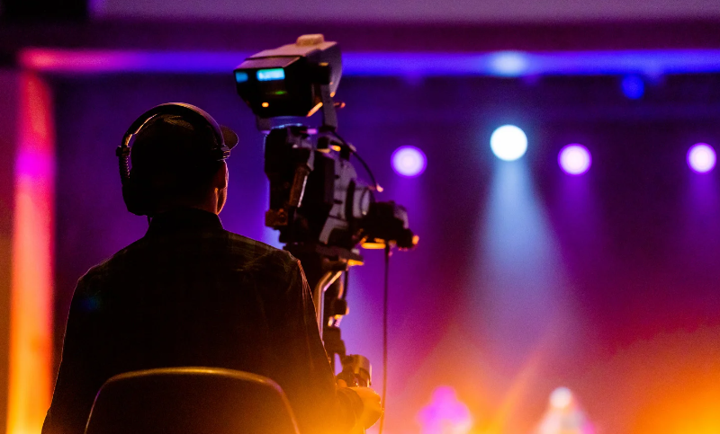 how to become a videographer