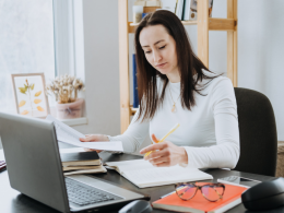 how to become an auditor