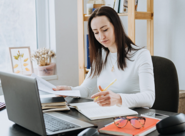 how to become an auditor
