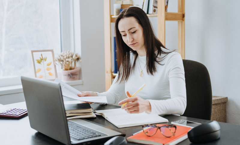 how to become an auditor