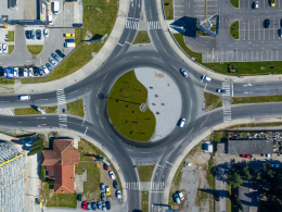 how to drive in a roundabout