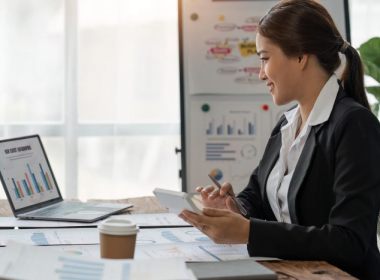 What is a business account on whatsapp