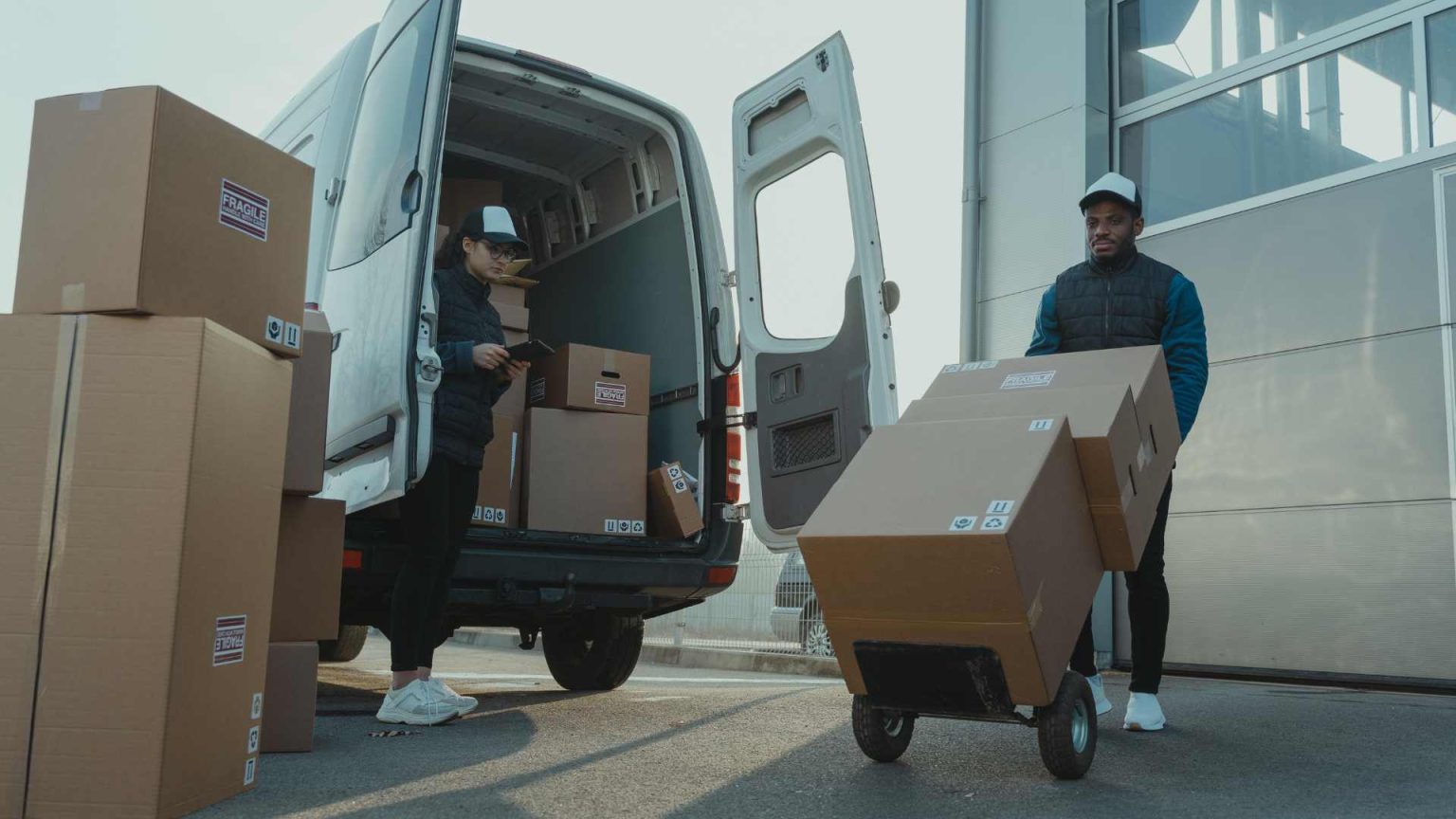 A Guide to Understanding Royal Mail Small Parcel Size - London Local News