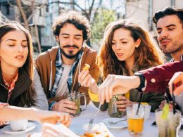 places to eat near victoria station