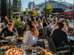places to eat near victoria station