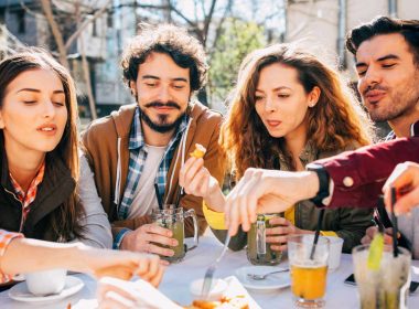 places to eat near victoria station