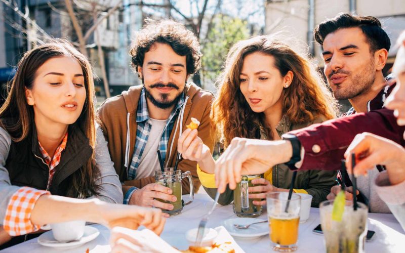 places to eat near victoria station