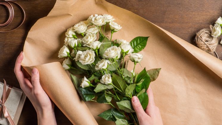 Can White Roses Express Apologies or Reconciliation in Love?