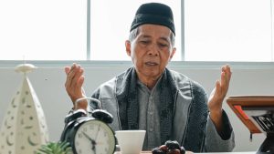 What are the benefits of praying on time in Islam