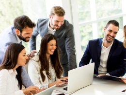 Financial Rewards & Cashback Incentives for Retail Investors