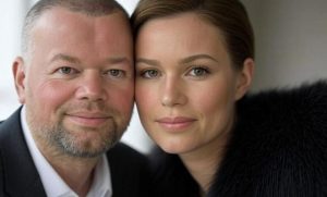 When Did Raymond Van Barneveld Marry Julia Evans?