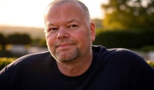 Who Is Raymond Van Barneveld?