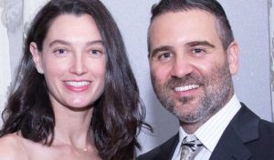 What Role Does Family Play In The Life Of Itzhak Ezratti?